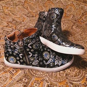 Gentle Souls by Kenneth Cole Paisley Shoes